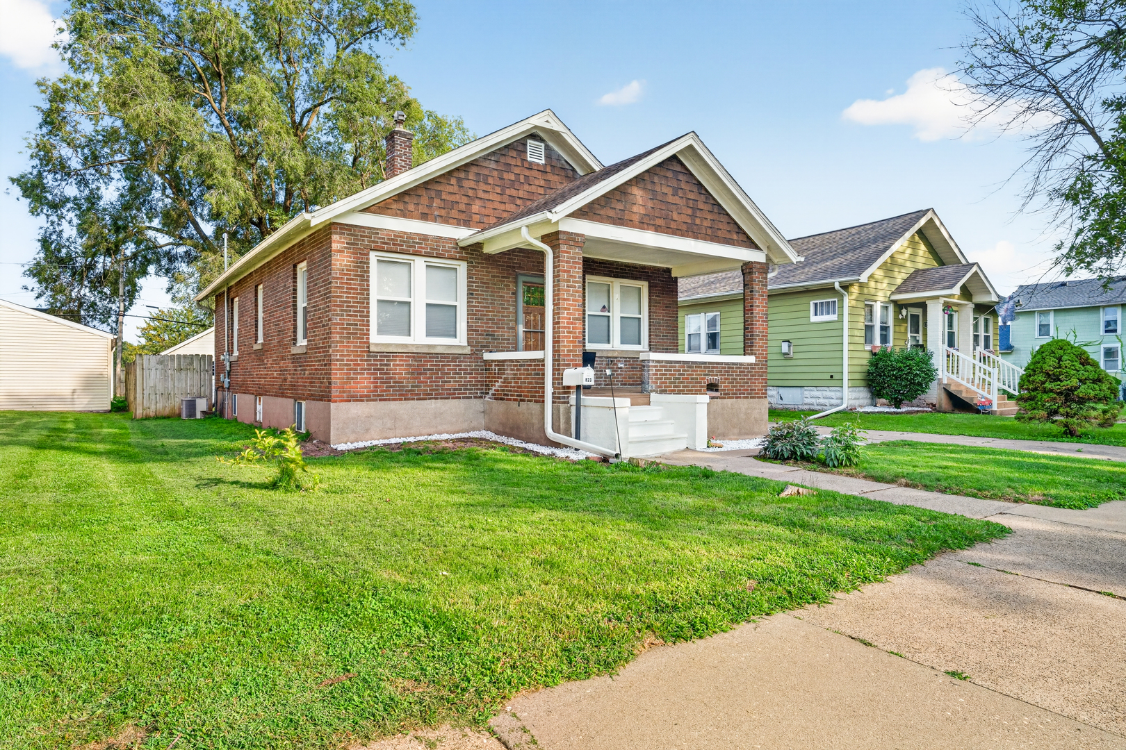 823 Pershing Boulevard Clinton, IA 52732 - Photo 3 of 26 Gallery Image 3