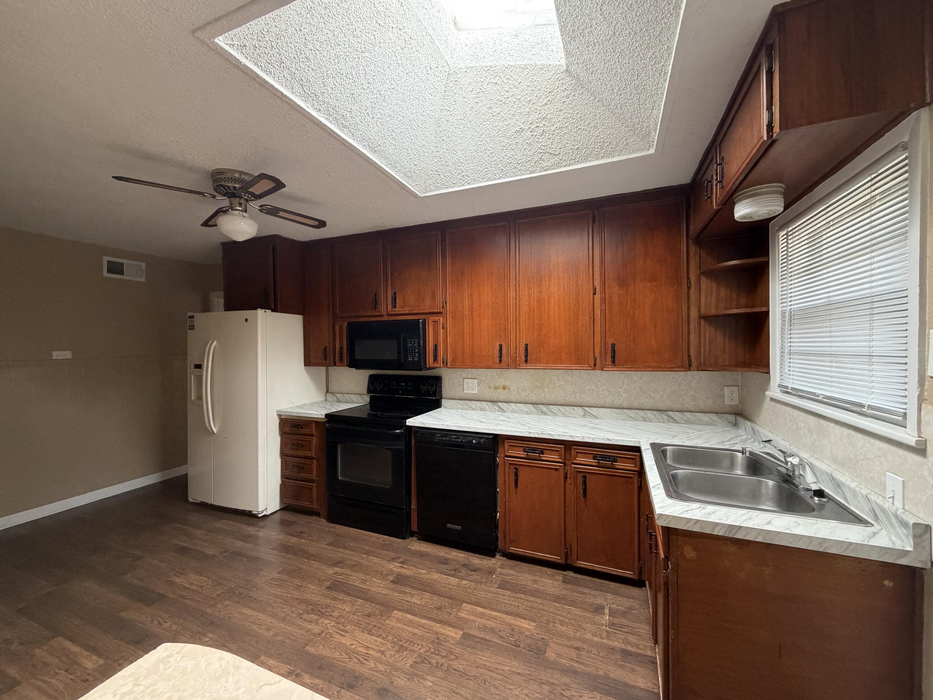 3715 36th Street Lubbock, TX 79413 - Photo 4 of 39 IMG_0025