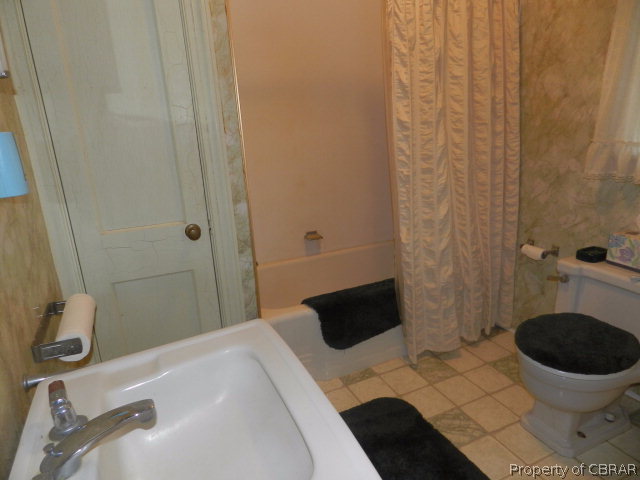 573 Possum Point Road Port Haywood, VA 23138 - Photo 17 of 22