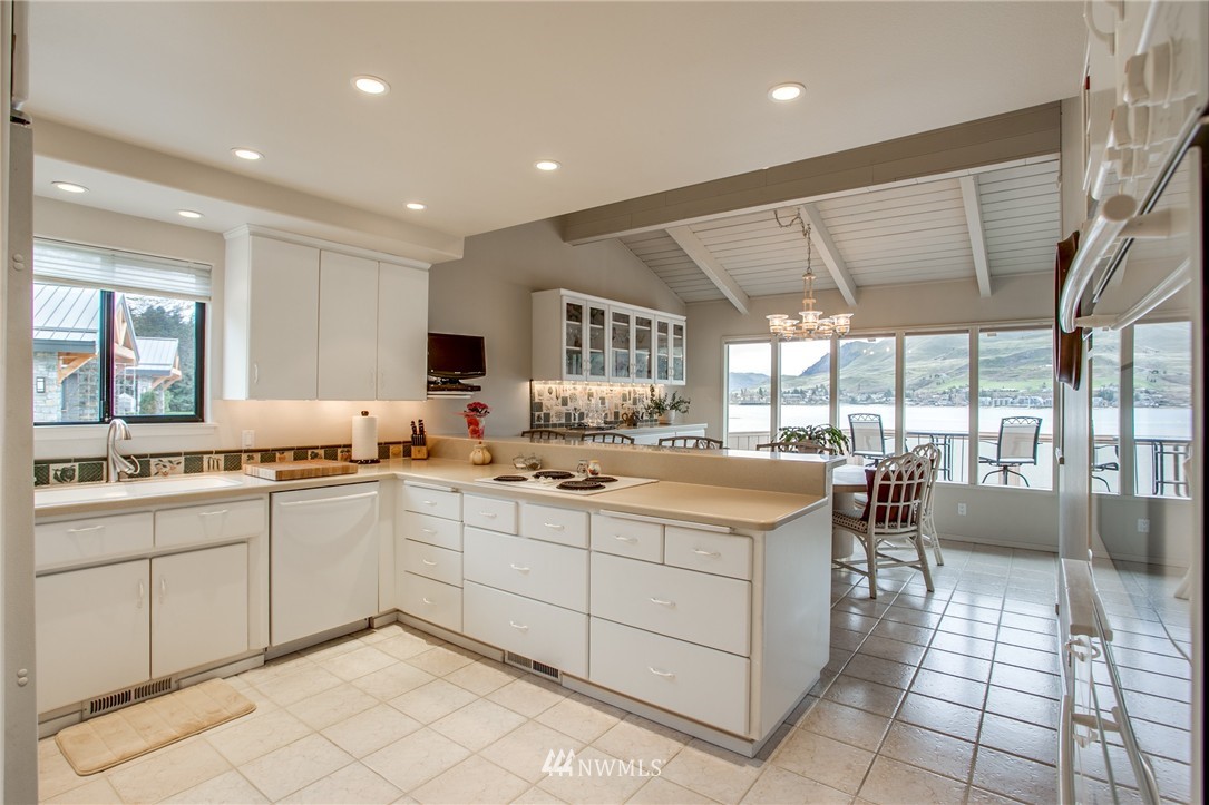 122 Spader Bay Road Chelan, WA 98816 - Photo 17 of 25 Gallery Image 17