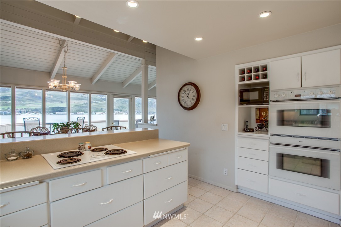 122 Spader Bay Road Chelan, WA 98816 - Photo 18 of 25 Gallery Image 18