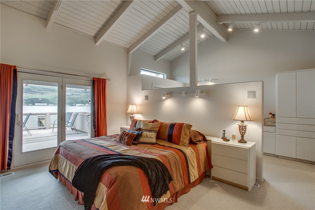 122 Spader Bay Road Chelan, WA 98816 - Photo 19 of 25 Gallery Image 19