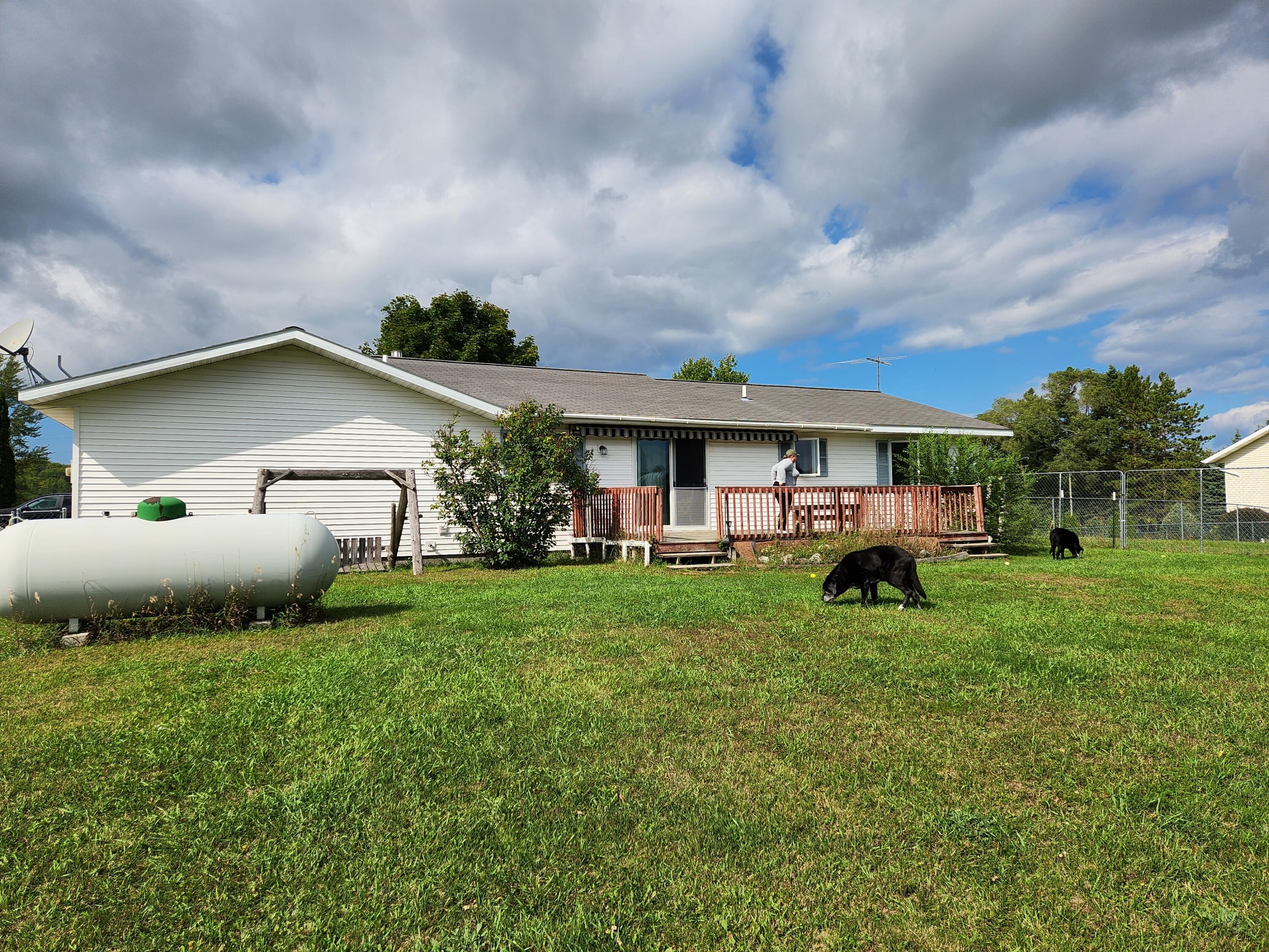 6117 East Levering Road Cheboygan, MI 49721 - Photo 4 of 24 Gallery Image 4