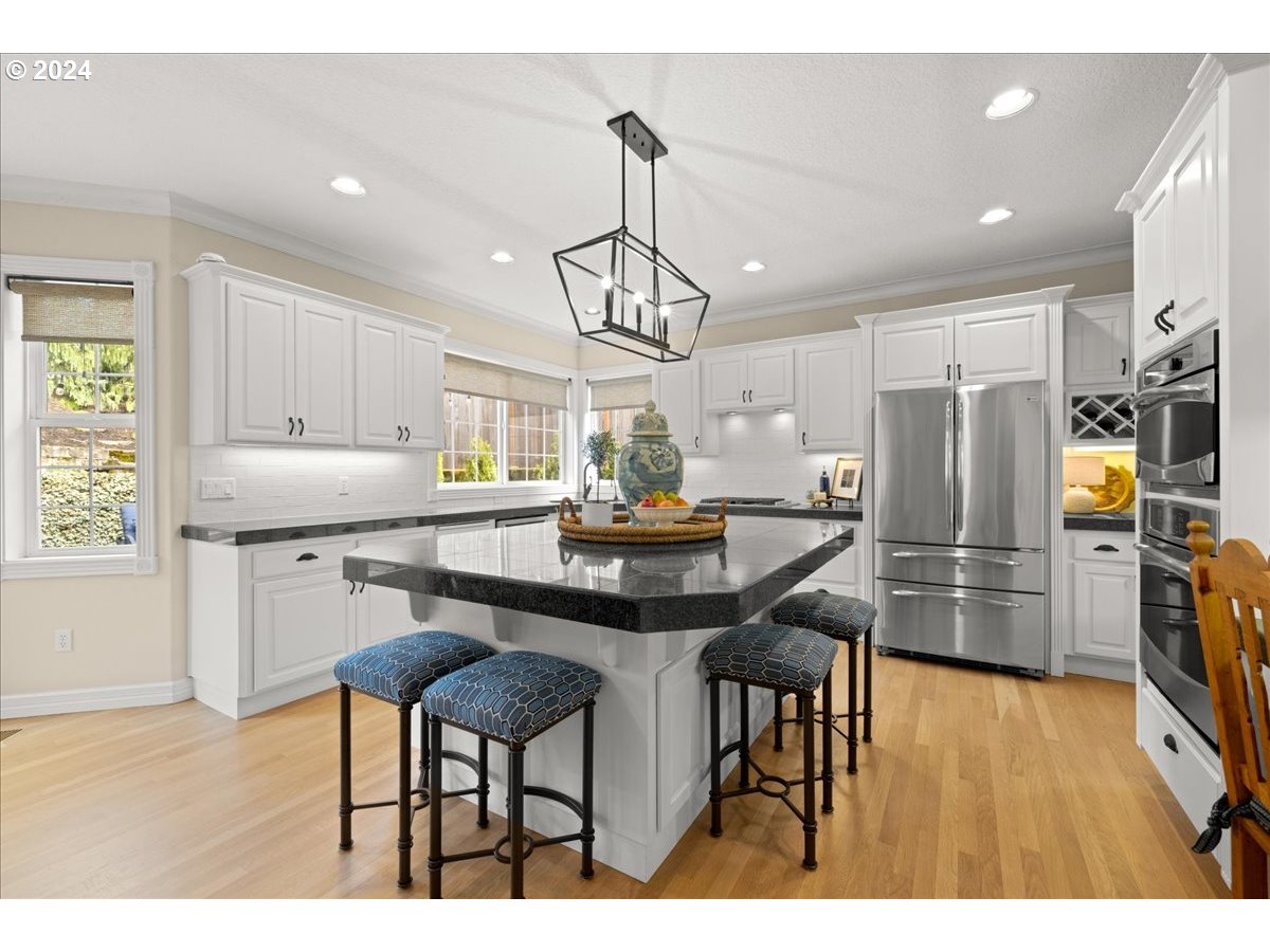 11903 Southwest Aspen Ridge Drive Portland, OR 97224 - Photo 12 of 33 Gallery Image 12