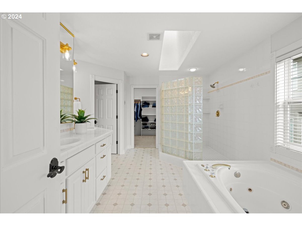 11903 Southwest Aspen Ridge Drive Portland, OR 97224 - Photo 21 of 33 Gallery Image 21