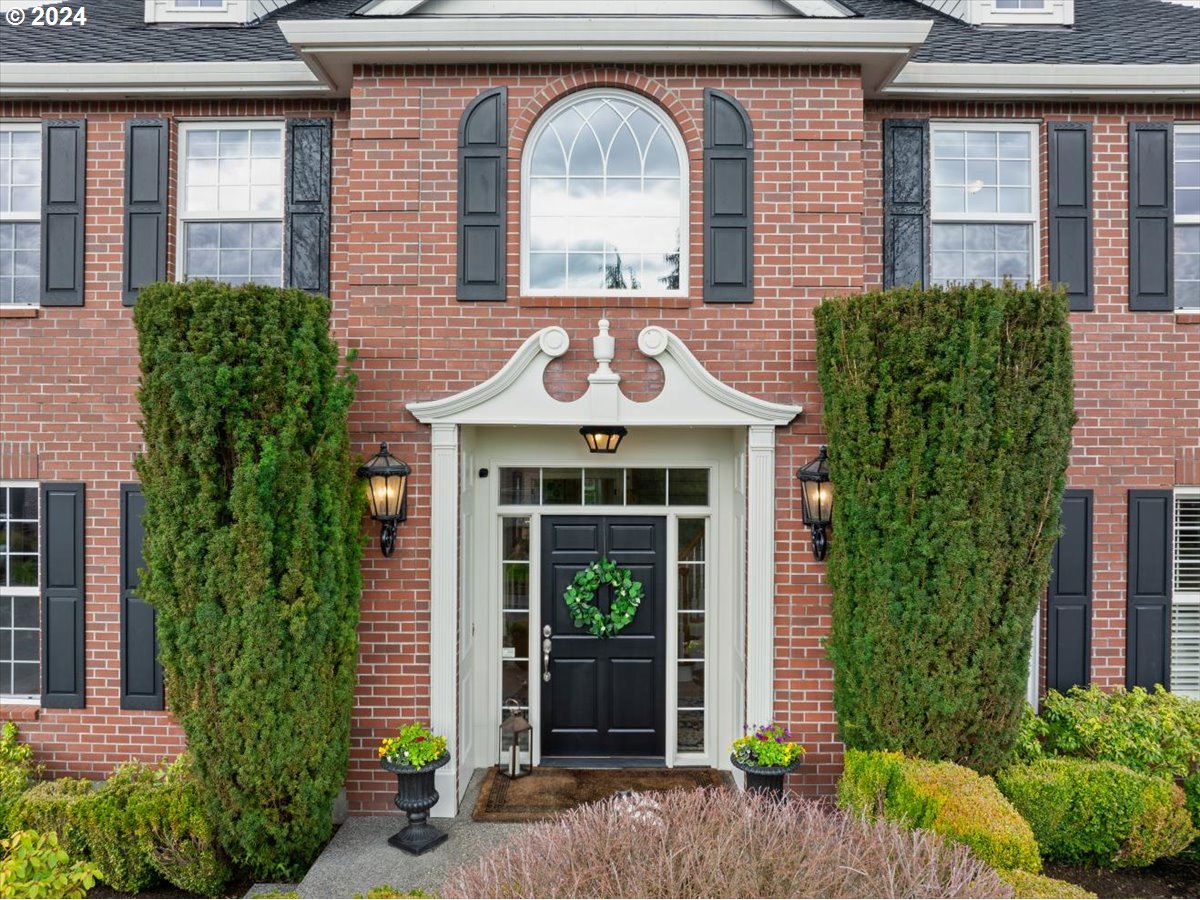 11903 Southwest Aspen Ridge Drive Portland, OR 97224 - Photo 3 of 33 Gallery Image 3