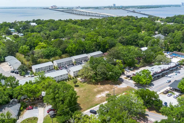 $749,000 | 516 Porter Avenue, Ocean Springs, MS 39564