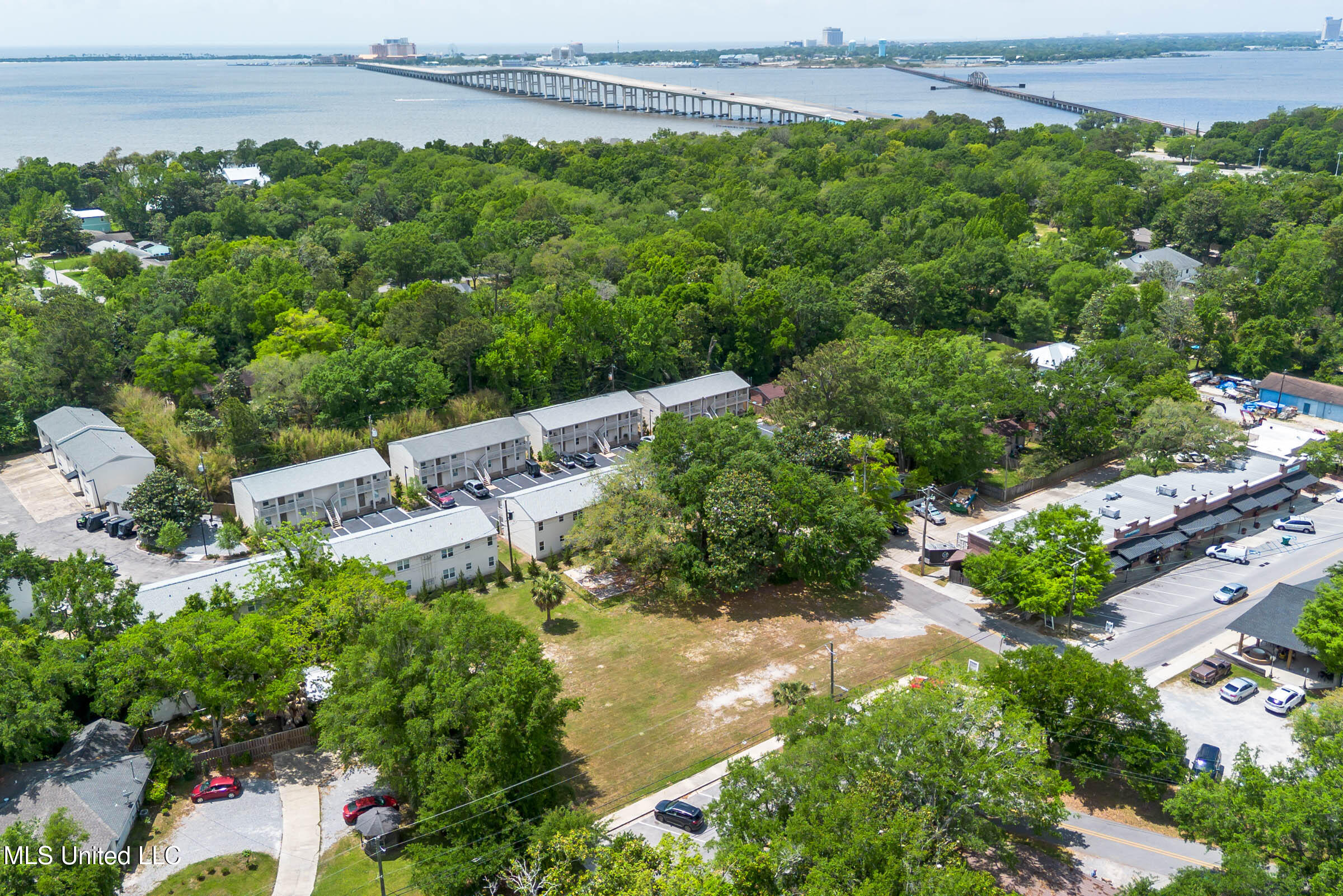 516 Porter Avenue Ocean Springs, MS 39564 - Photo 7 of 19 516 Porter Ave (8)