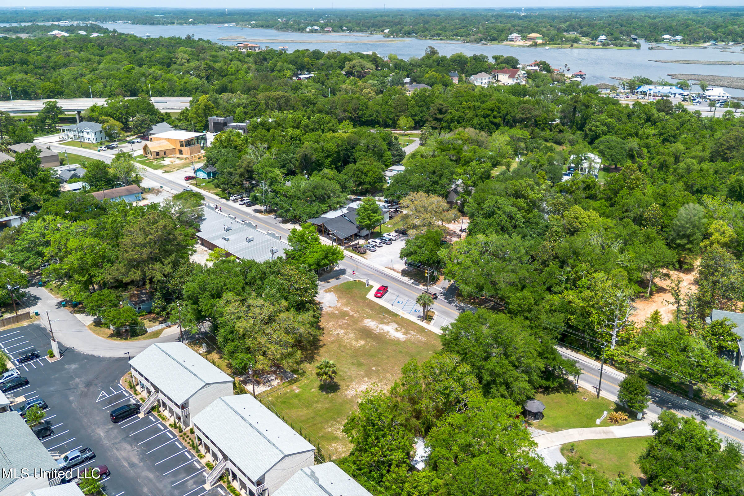 516 Porter Avenue Ocean Springs, MS 39564 - Photo 9 of 19 516 Porter Ave (10)