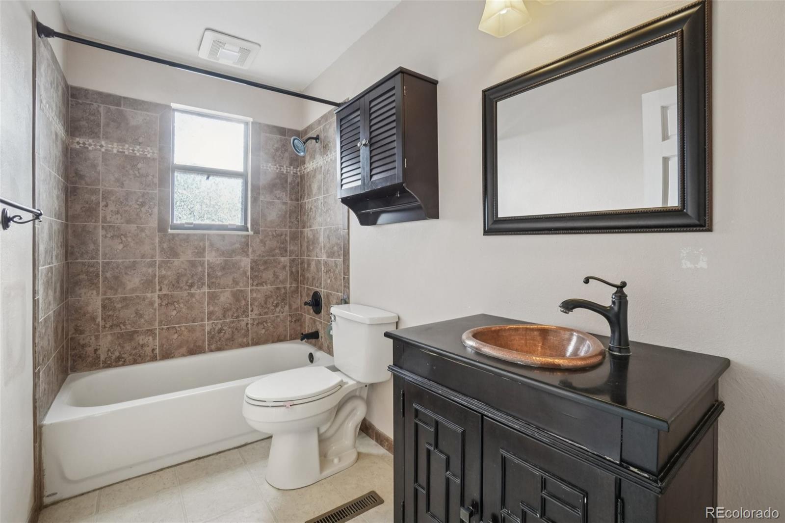 16646 East Rice Circle Aurora, CO 80015 - Photo 27 of 39 a bathroom with a toilet a sink and bathtub