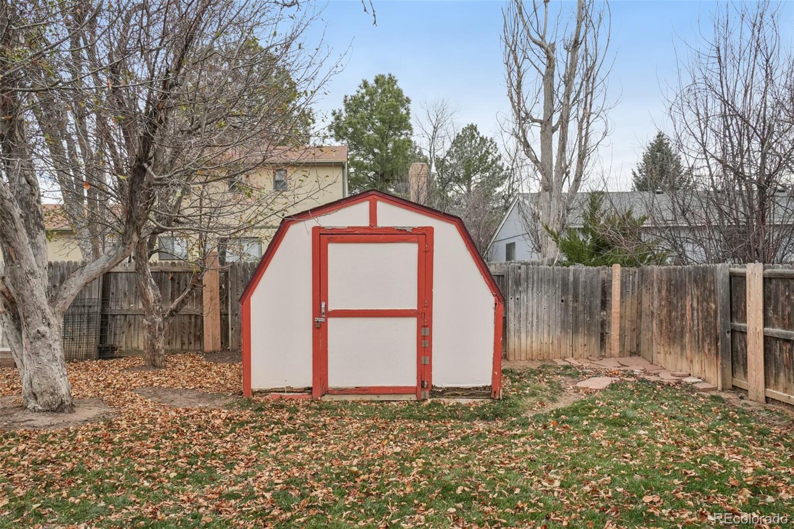 16646 East Rice Circle Aurora, CO 80015 - Photo 32 of 39 a backyard of a house
