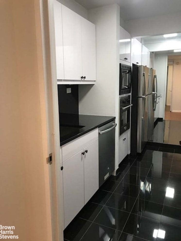 15 West 53rd Street, Unit 27E Manhattan, NY 10019 - Photo 6 of 14