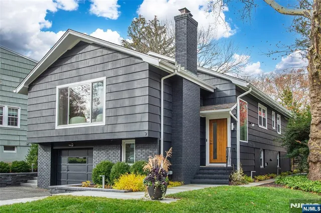 $899,000 | 9 Windermere Road, Montclair, NJ 07043