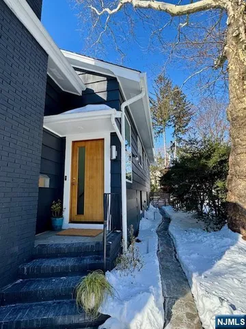 $899,000 | 9 Windermere Road, Montclair, NJ 07043