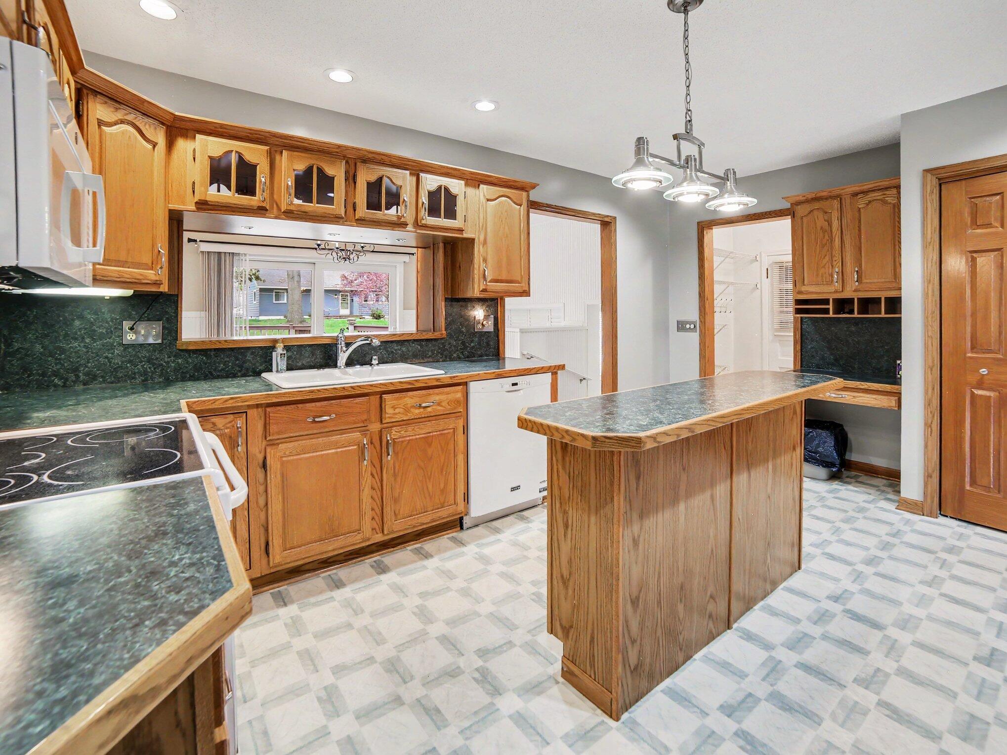 204 North Fruitport Road Spring Lake, MI 49456 - Photo 7 of 37 Open to dining
