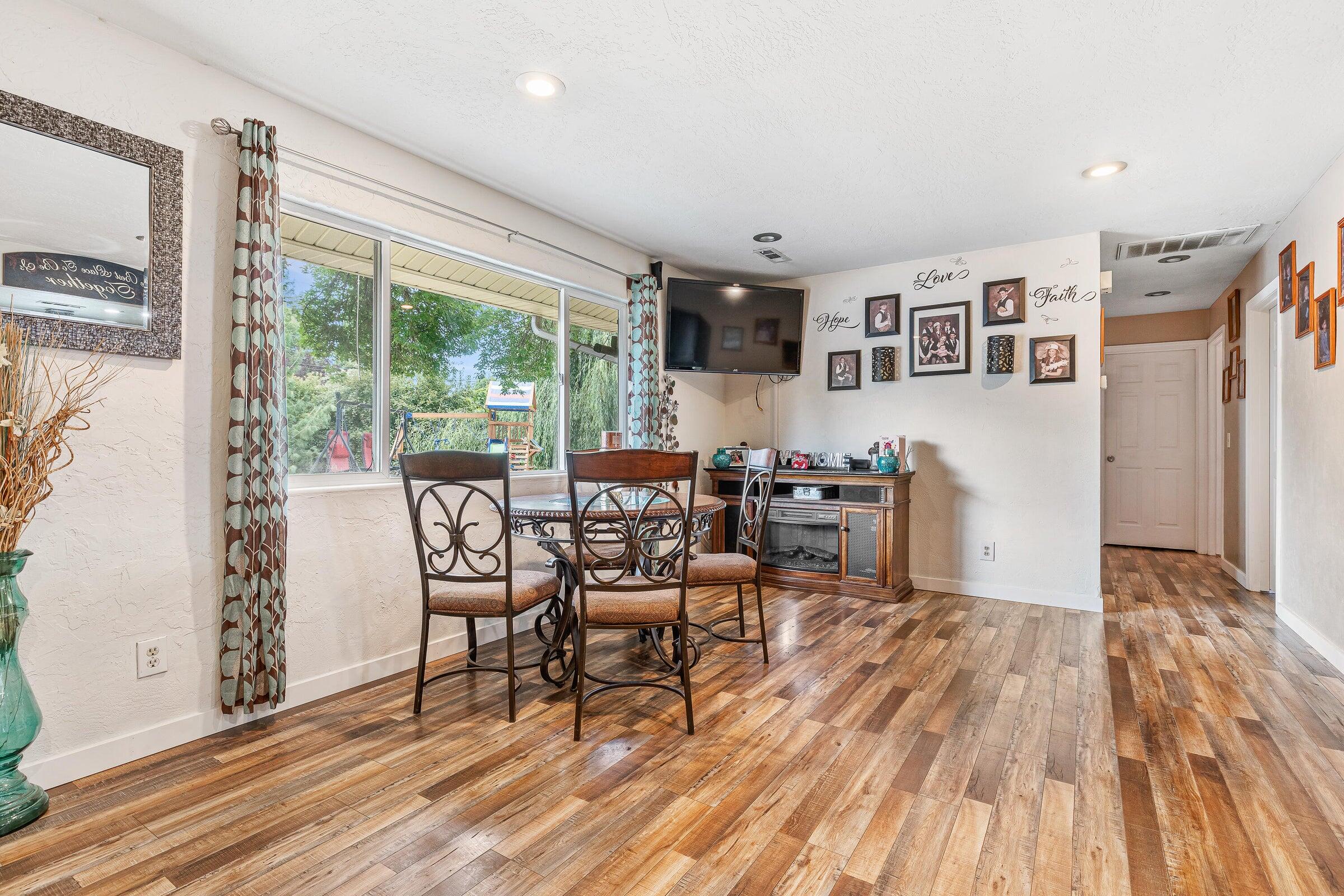 2987 Delta Waters Road Medford, OR 97504 - Photo 8 of 26 16