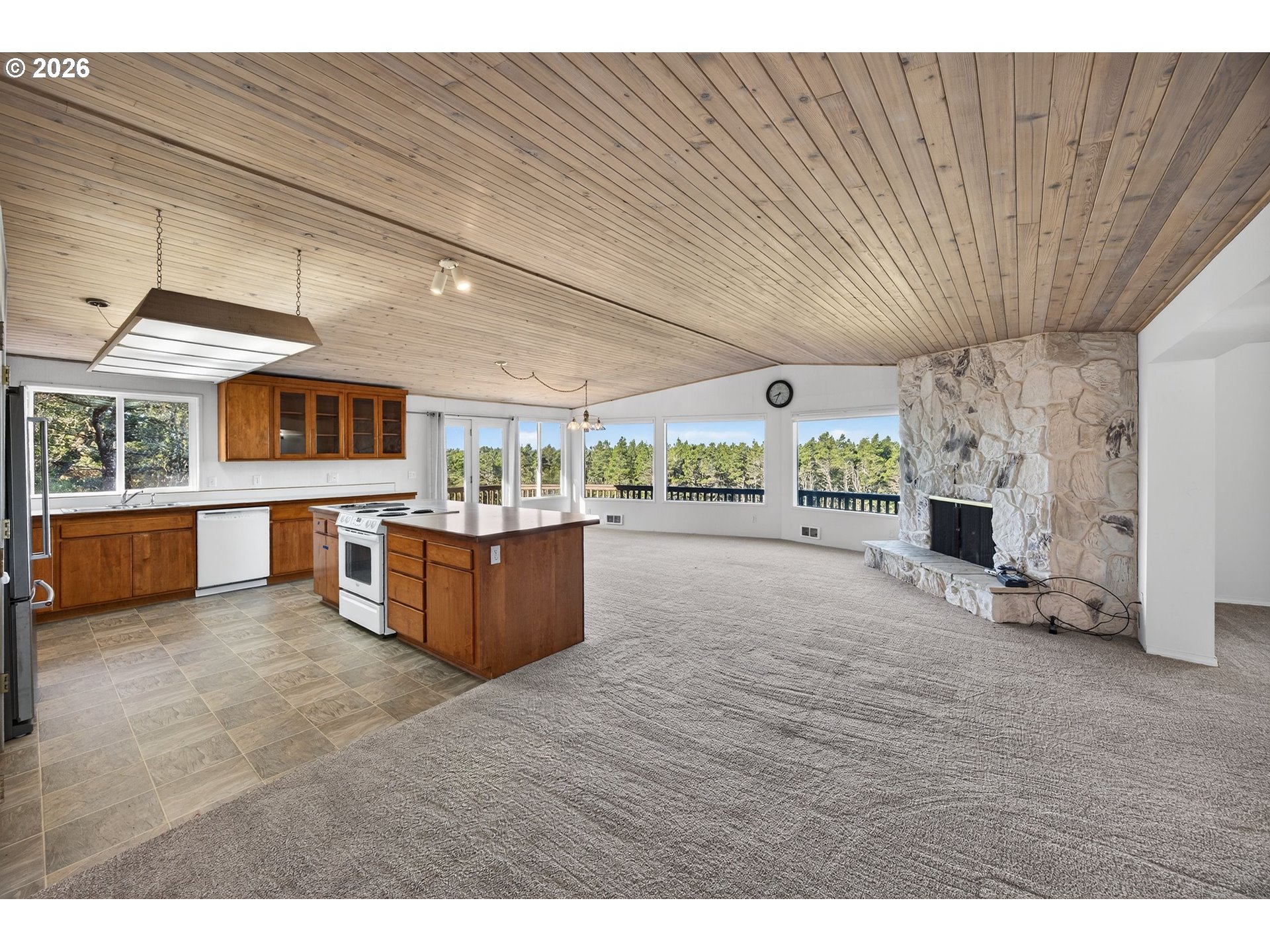 87784 Terrace View Drive Florence, OR 97439 - Photo 8 of 39 Kitchen/Dining Room