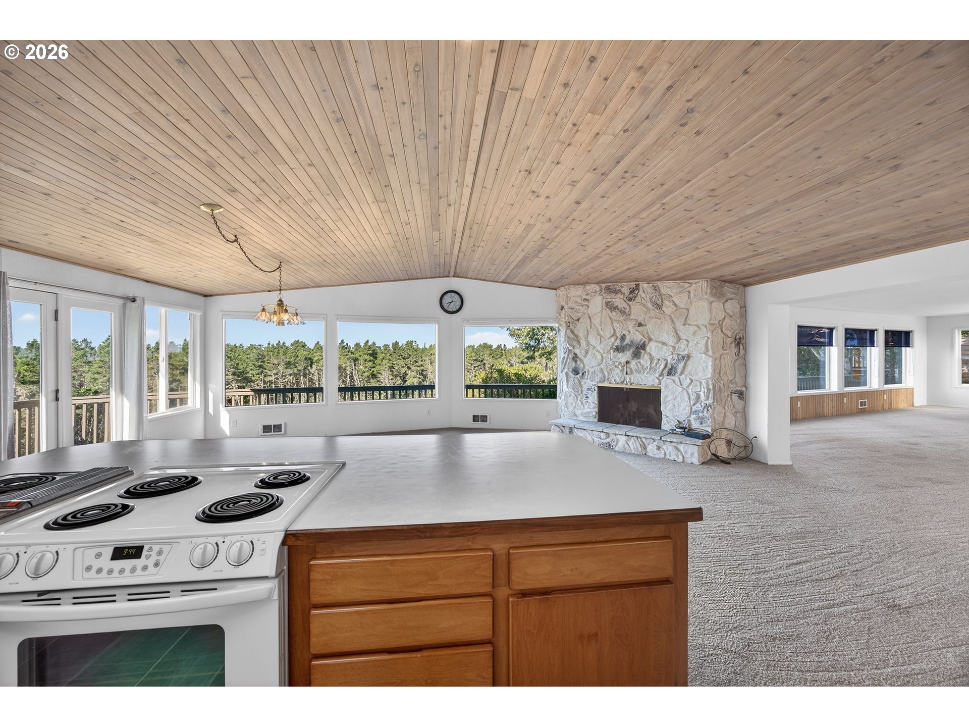 87784 Terrace View Drive Florence, OR 97439 - Photo 9 of 39 Kitchen/Dining Room