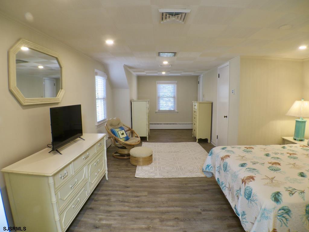 814 Wesley Road Ocean City, NJ 08226 - Photo 27 of 29 a bedroom with a bed and a flat screen tv