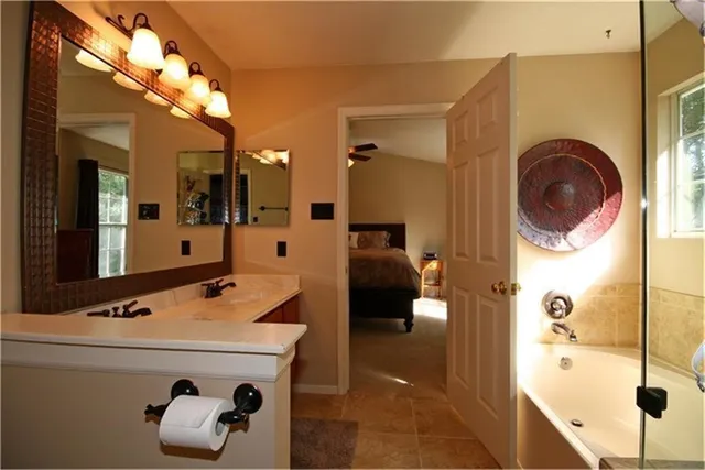 $2,400 | 7 Thrush Grove Place, The Woodlands, TX 77381