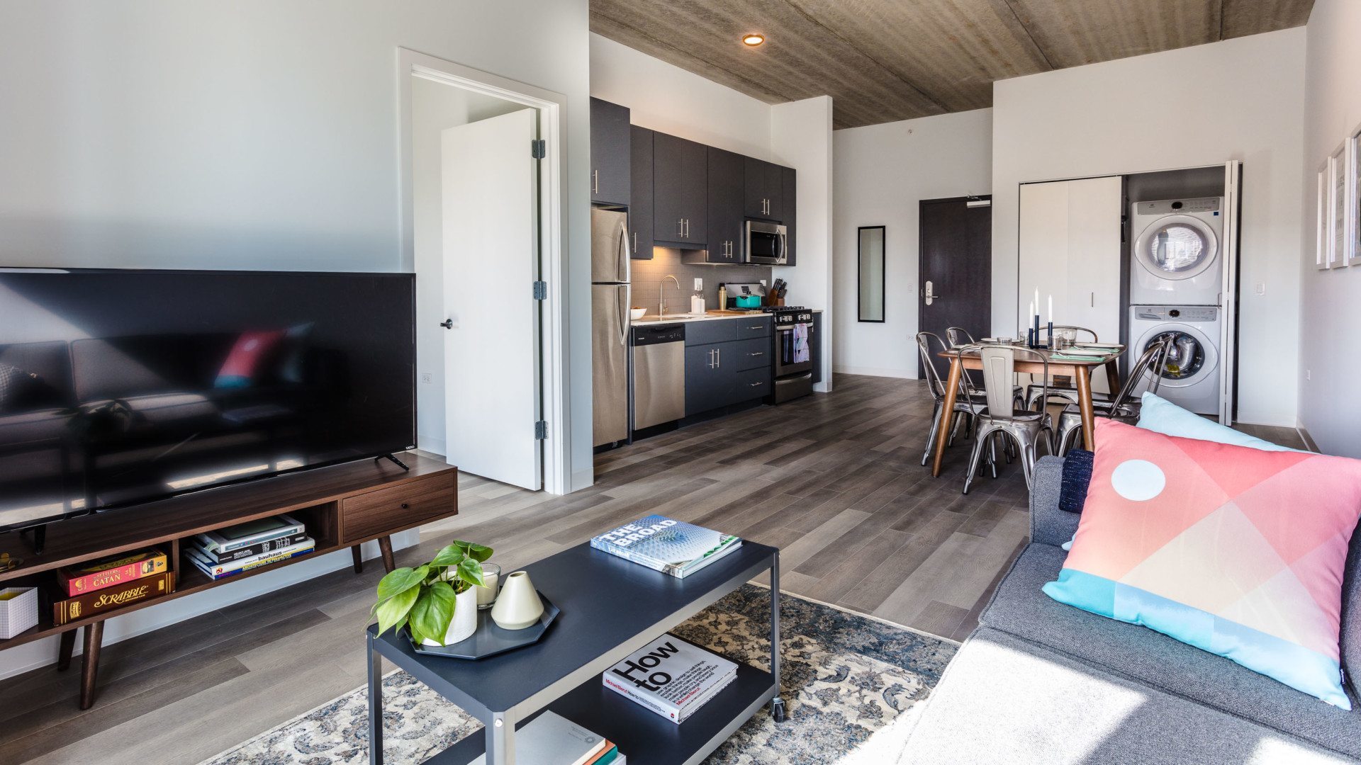 710 West 14th Street, Unit 419 Chicago, IL 60607 - Photo 3 of 10