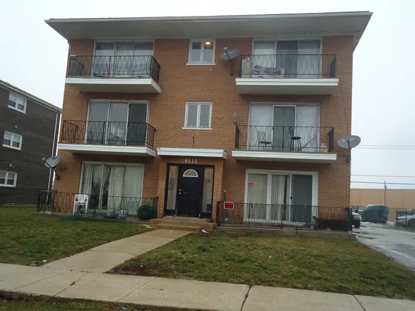 $1,600 | 8112 Marion Drive, Unit 2W, Justice, IL 60458