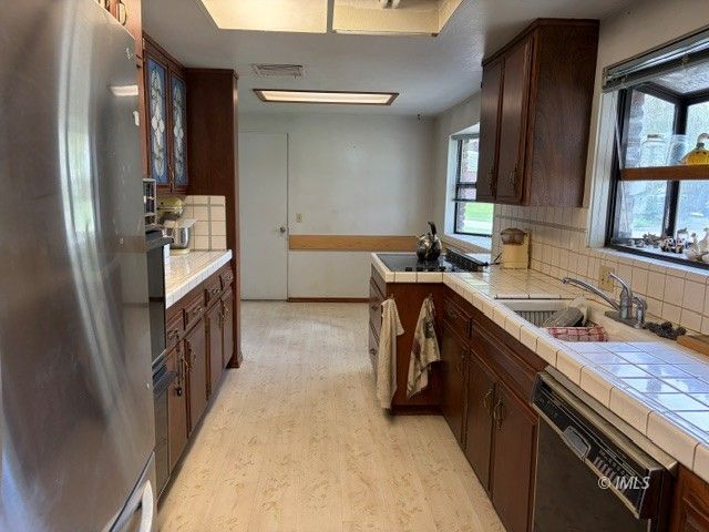 3572 Ranch View Lane Bishop, CA 93514 - Photo 3 of 15 Kitchen/eating area