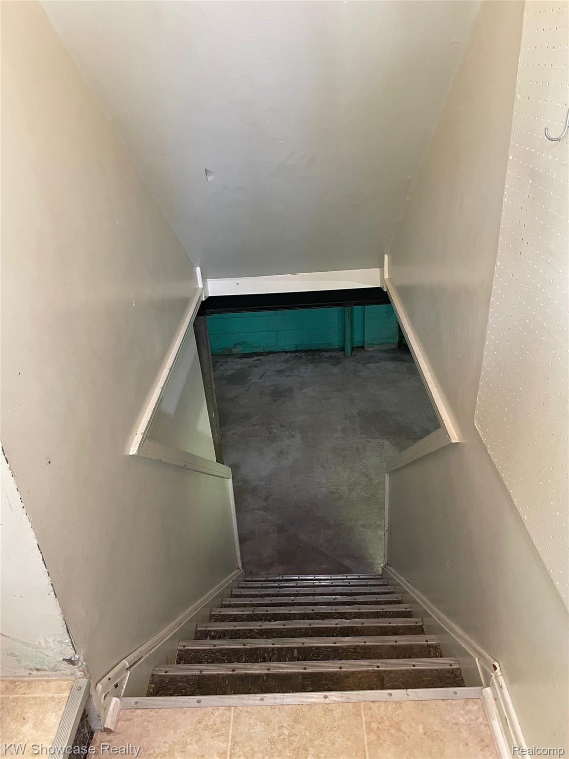 319 Byron Road Howell, MI 48843 - Photo 33 of 43 Downstairs to the basement