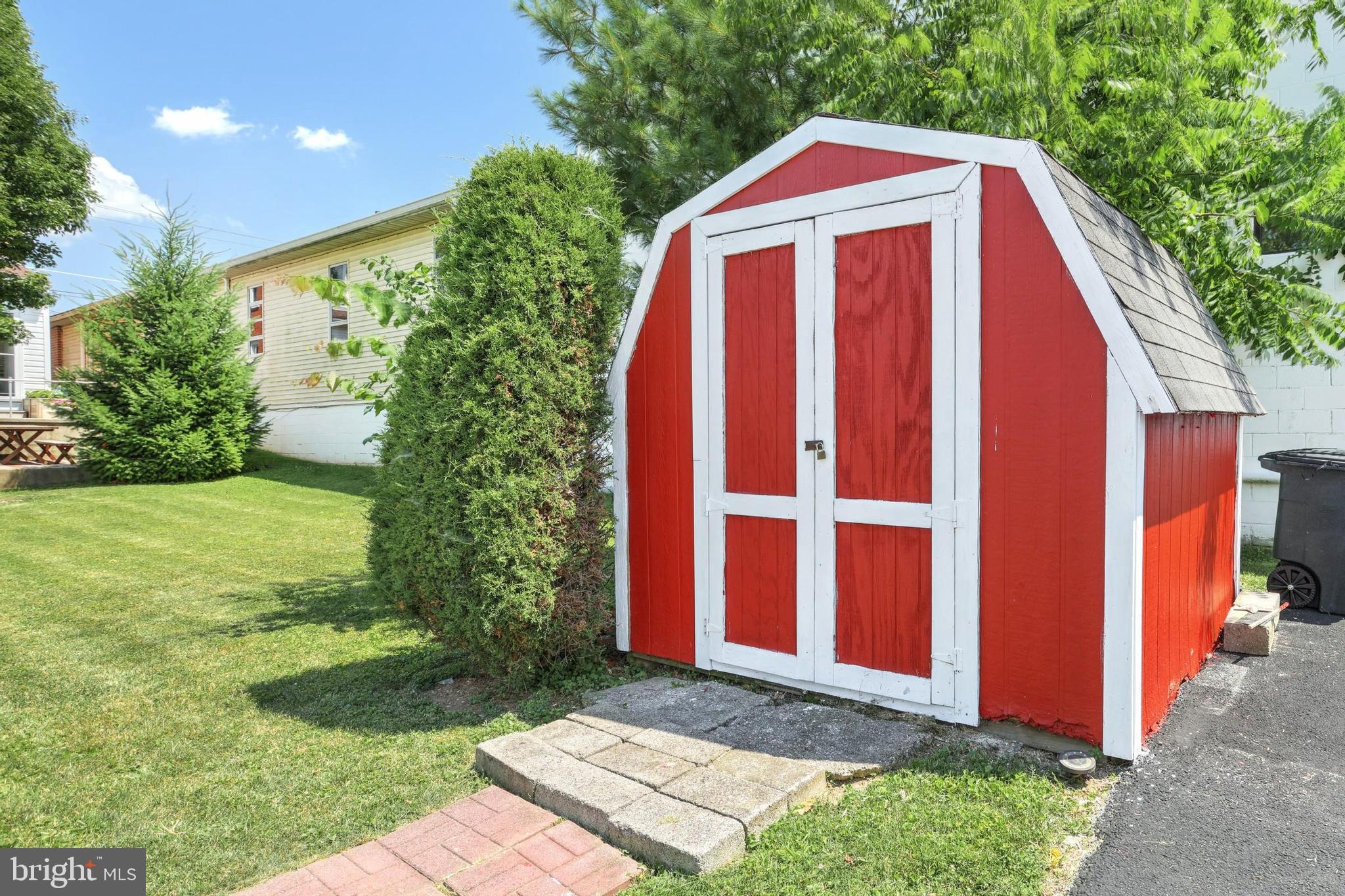 608 Carlisle Street Hanover, PA 17331 - Photo 6 of 28