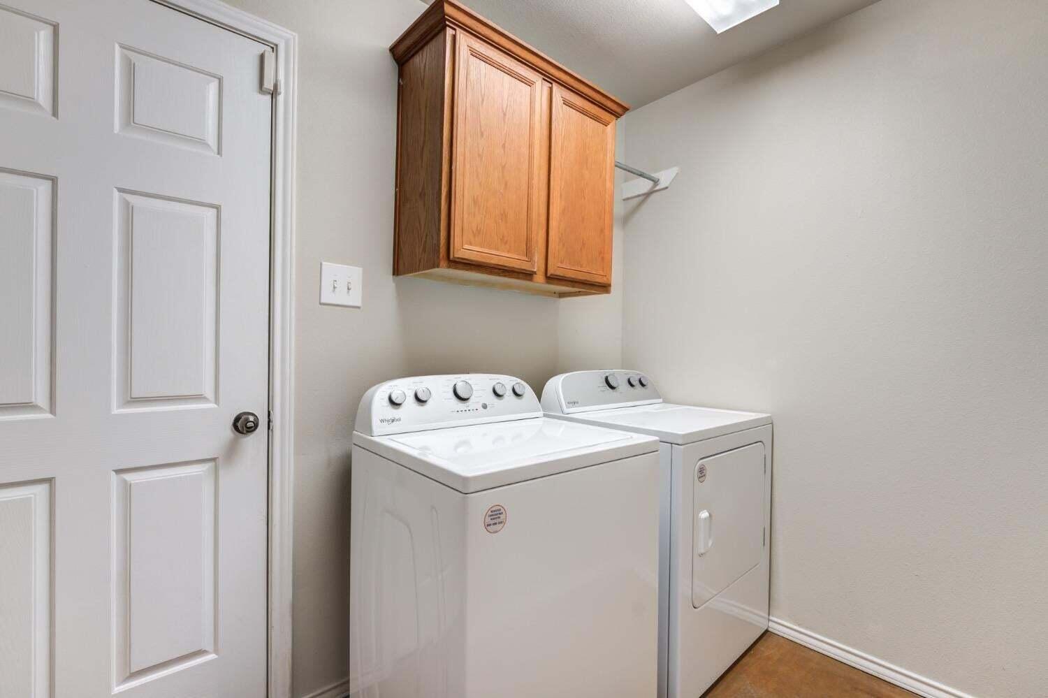 6554 92nd Street Lubbock, TX 79424 - Photo 17 of 17 a utility room with dryer and washer