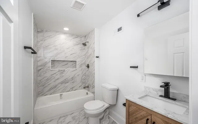 $1,870 | 2042 East Somerset Street, Philadelphia, PA 19134