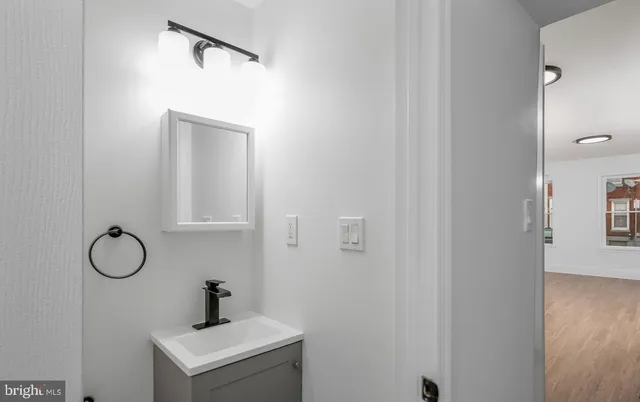 $1,870 | 2042 East Somerset Street, Philadelphia, PA 19134