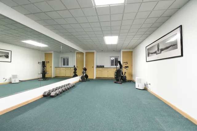 a view of a livingroom with furniture