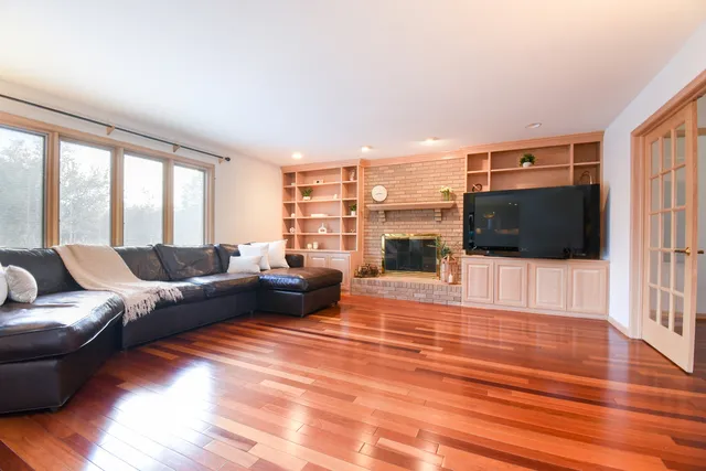 $975,000 | 307 Anne Court, Prospect Heights, IL 60070