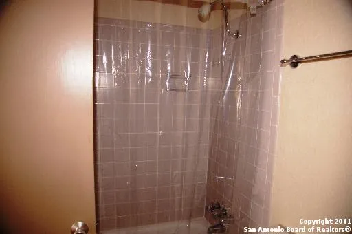 $950 | 414 Kings Court, Unit C, San Antonio, TX 78212