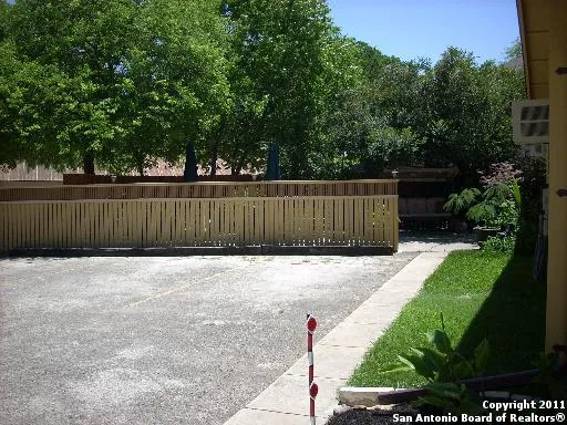 $950 | 414 Kings Court, Unit C, San Antonio, TX 78212