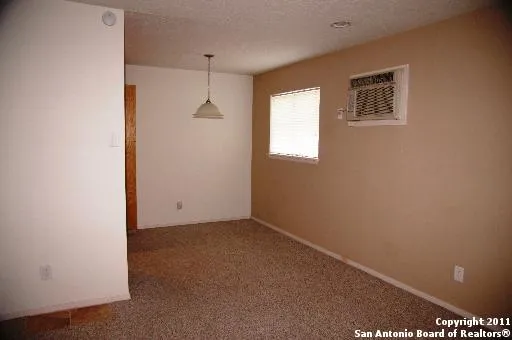 $950 | 414 Kings Court, Unit C, San Antonio, TX 78212