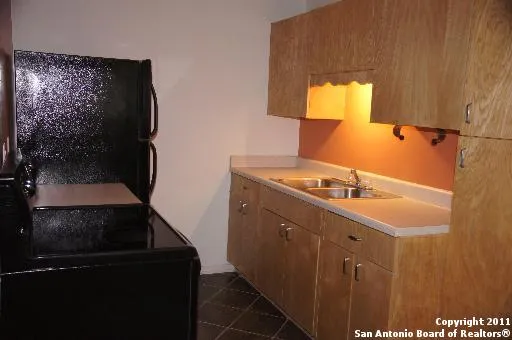 $950 | 414 Kings Court, Unit C, San Antonio, TX 78212