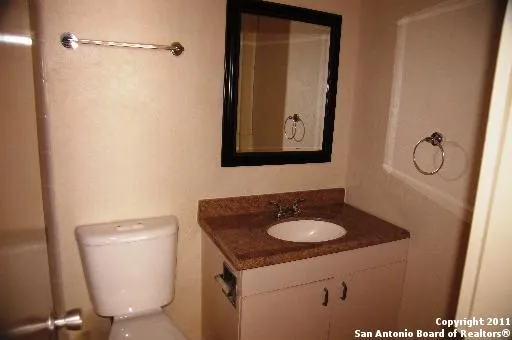 $950 | 414 Kings Court, Unit C, San Antonio, TX 78212