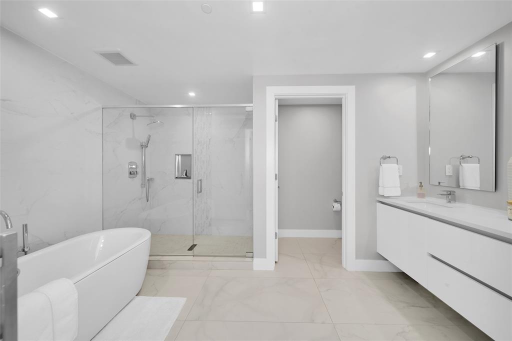 730 North Ocean Boulevard, Unit 405 Pompano Beach, FL 33062 - Photo 18 of 47 Primary Bath