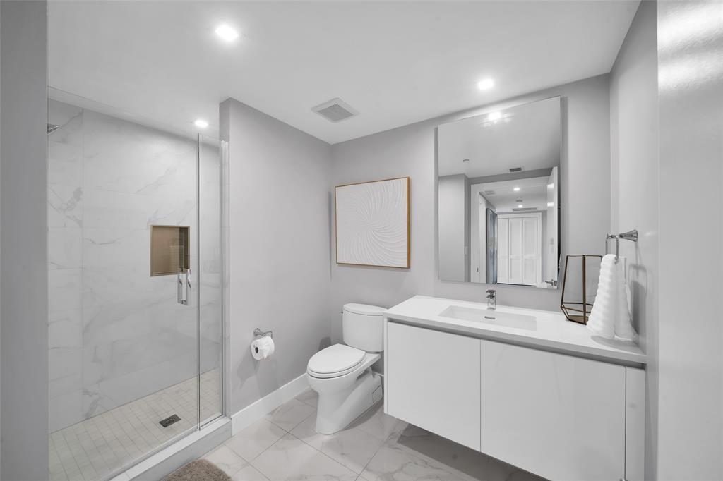 730 North Ocean Boulevard, Unit 405 Pompano Beach, FL 33062 - Photo 26 of 47 Guest Bathroom