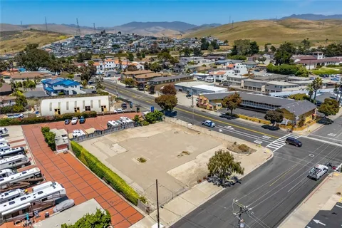 $1,075,000 | 1111 Main Street, Morro Bay, CA 93442