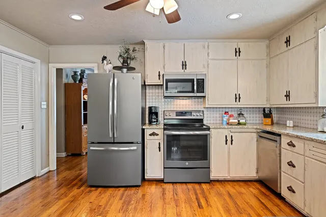 $685,000 | 803 Poplar Street, Fredericksburg, TX 78624