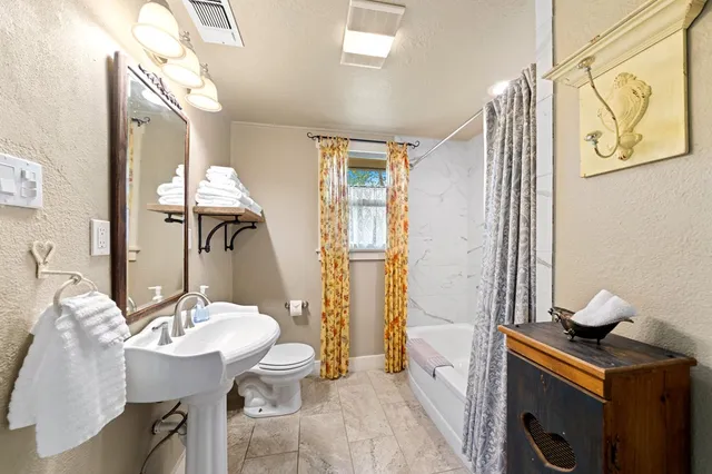 $685,000 | 803 Poplar Street, Fredericksburg, TX 78624