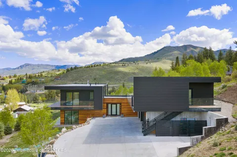 $6,350,000 | 11330 Hoback Junction South Road, Jackson, WY 83001