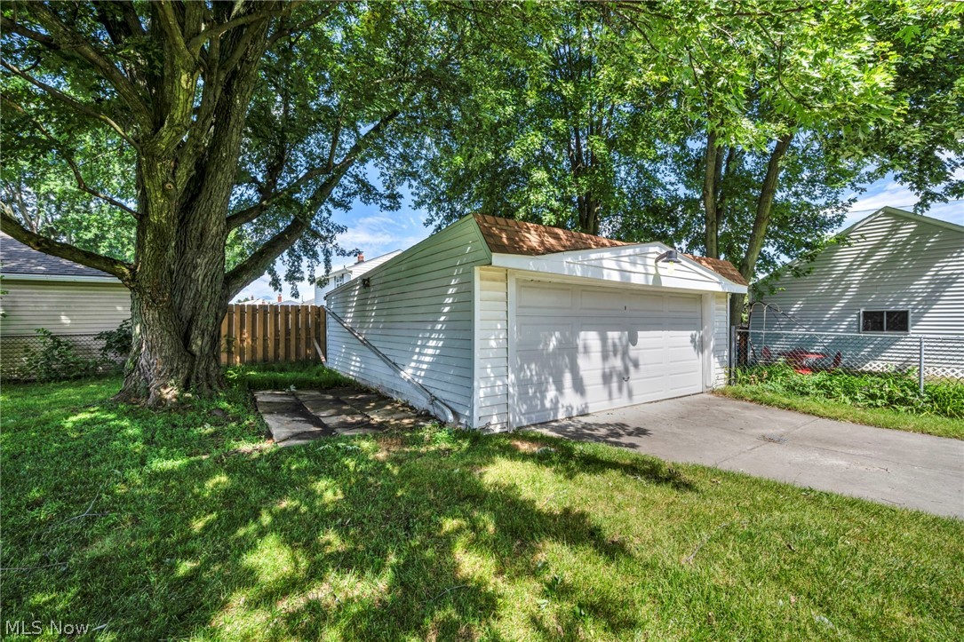 5818 Smith Road Brook Park, OH 44142 - Photo 31 of 38