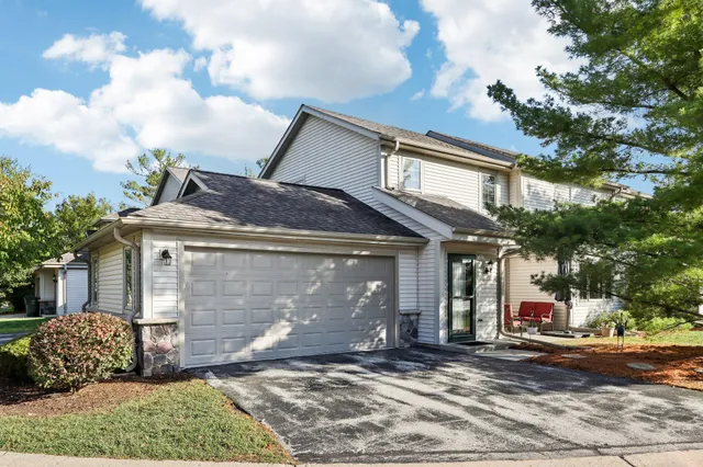 $344,900 | 2264 Circle Ridge Road, Unit E, Delafield, WI 53018