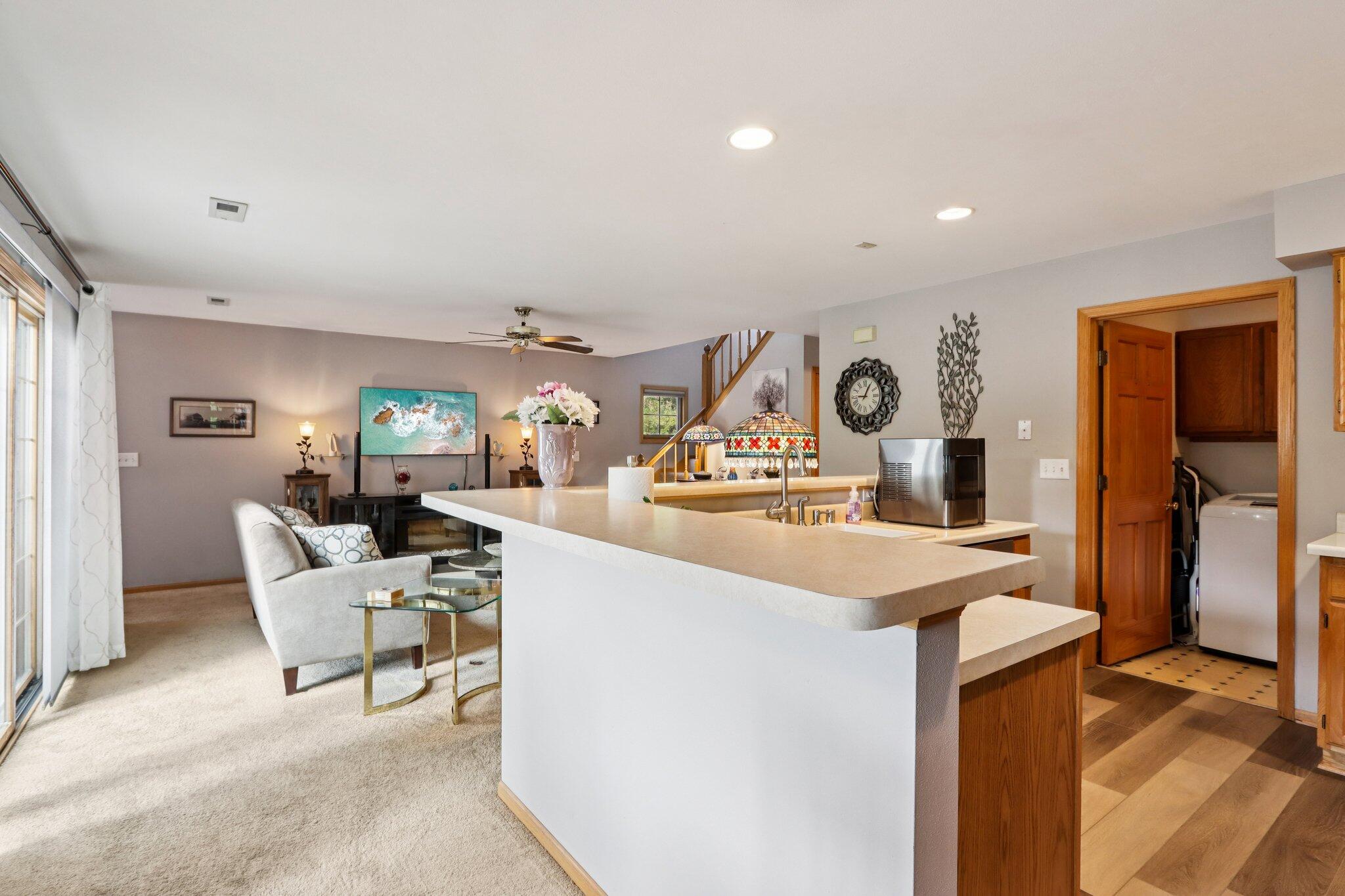 2264 Circle Ridge Road, Unit E Delafield, WI 53018 - Photo 12 of 35 Breakfast bar