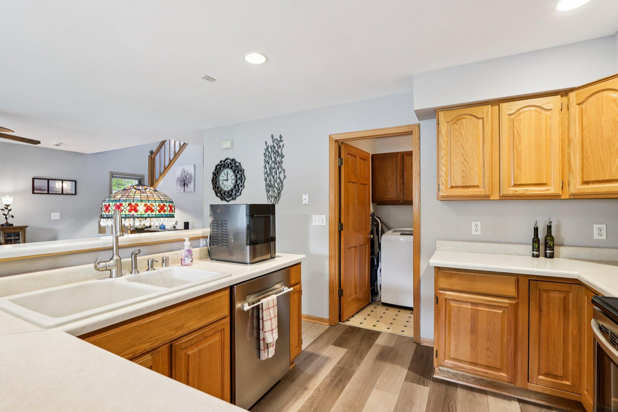 2264 Circle Ridge Road, Unit E Delafield, WI 53018 - Photo 14 of 35 Stainless steel appliances