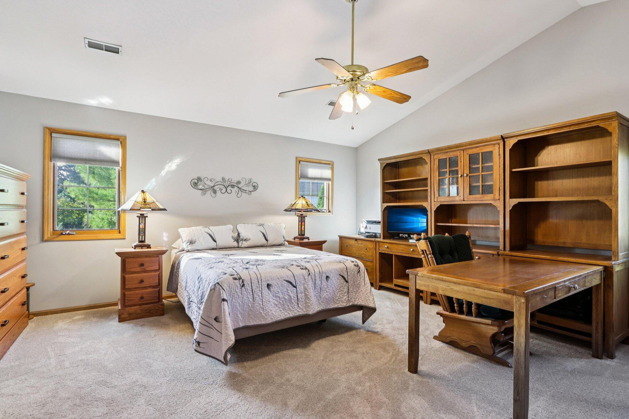 2264 Circle Ridge Road, Unit E Delafield, WI 53018 - Photo 16 of 35 Primary Bedroom